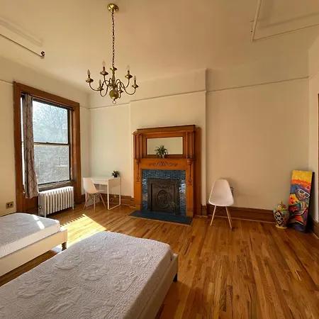 Large In Charming Townhouse