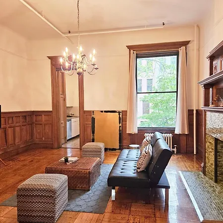 Entire Floor In A Charming Townhouse * New York