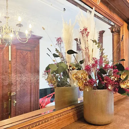 Entire Floor In A Charming Townhouse * New York