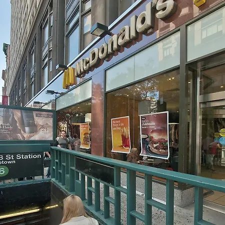 Mid Town East Street Next To Times Square Apartment *