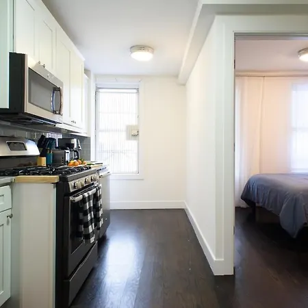 39-1 Renovated 3br Prime Midtown West Apartment *