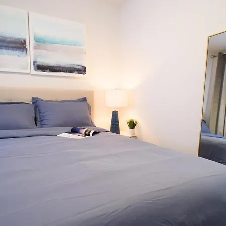 Apartment 39-1 Renovated 3br Prime Midtown West New York