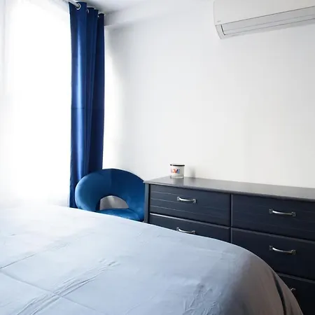 39-1 Renovated 3br Prime Midtown West *