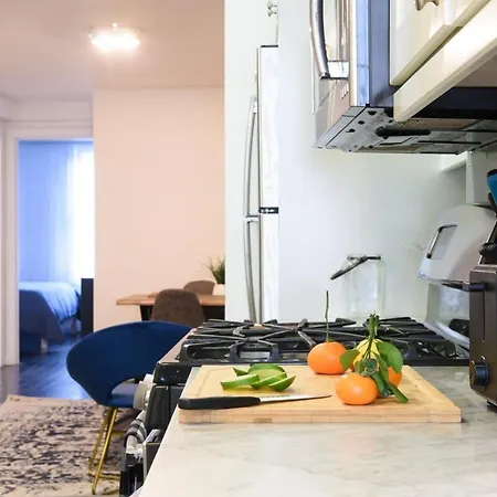 Apartment 39-1 Renovated 3br Prime Midtown West New York