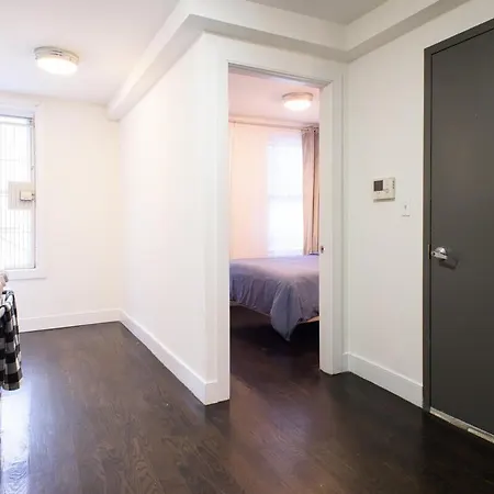 Apartment 39-1 Renovated 3br Prime Midtown West New York
