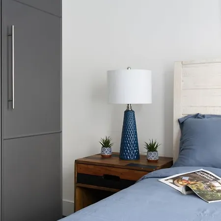 Apartment 39-1 Renovated 3br Prime Midtown West