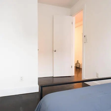 39-1 Renovated 3br Prime Midtown West Apartment *