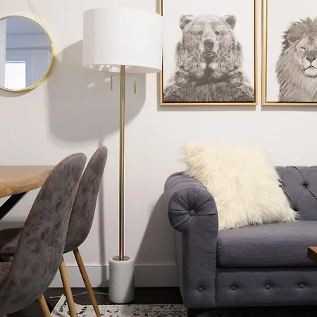 39-1 Renovated 3br Prime Midtown West Apartment New York