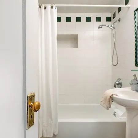 Apartment 61-2a Large 1br In Upper East Side