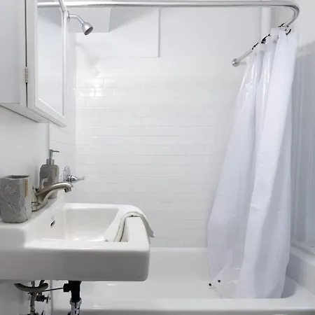 E10-1 Designer East Village Townhouse 1br New York