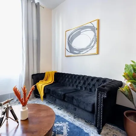 E10-1 Designer East Village Townhouse 1br Apartment New York