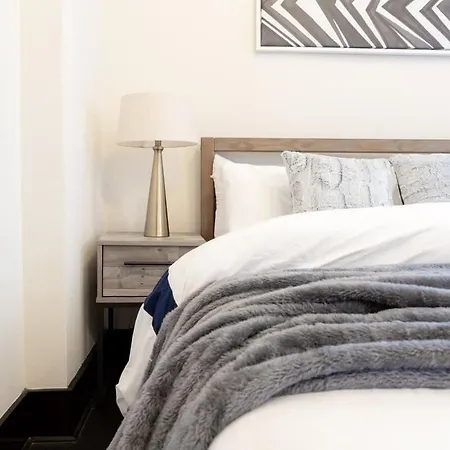 E10-1 Designer East Village Townhouse 1br New York