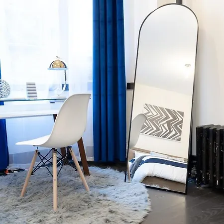 Apartment E10-1 Designer East Village Townhouse 1br *