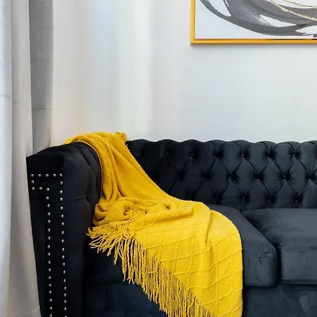E10-1 Designer East Village Townhouse 1br *