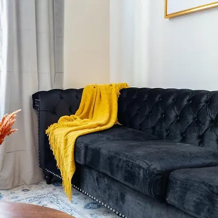 Apartment E10-1 Designer East Village Townhouse 1br *