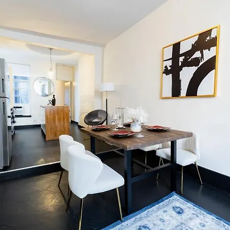 Apartment E10-1 Designer East Village Townhouse 1br