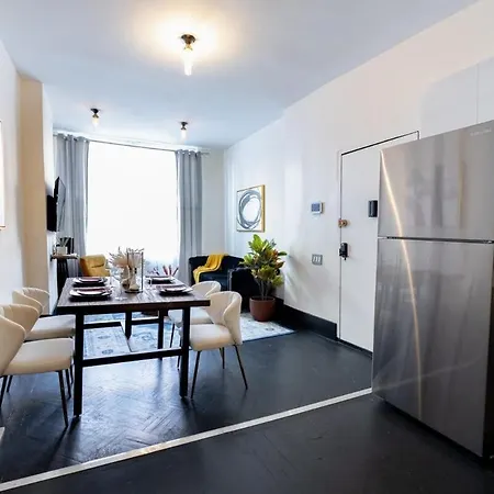 E10-1 Designer East Village Townhouse 1br Apartment New York