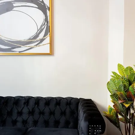 E10-1 Designer East Village Townhouse 1br New York