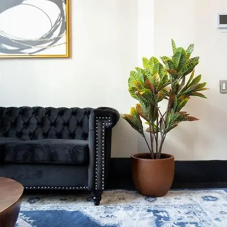 E10-1 Designer East Village Townhouse 1br Apartment New York