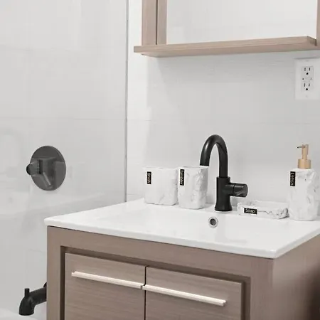 69-2c Brand New Prime Lower East Side 1br