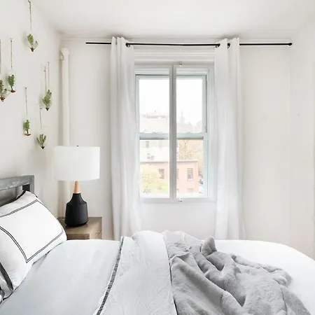 11-4f Prime West Village Designer 1br New York