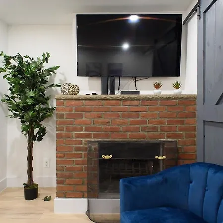 Apartment 75-5a Luxury 3br Duplex W D In Unit Elevator *