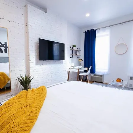 26-4a New Prime 20's W D Shared Courtyard New York