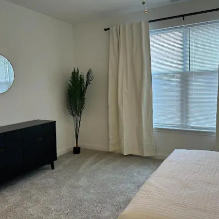 Apartment Two Bed In Mid West New York