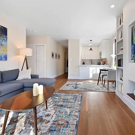 Apartment Modern One Bedroom With Private Balcony