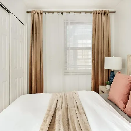 Apartment 69-4d Trendy Lower East Side 1b Brand New