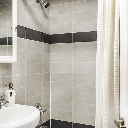 69-4d Trendy Lower East Side 1b Brand New