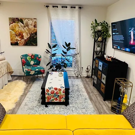 Eleni's Charming Apartment *