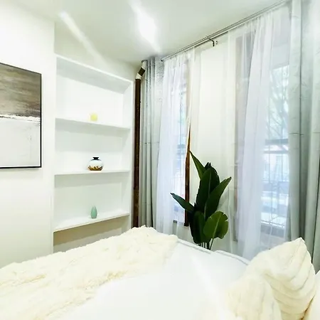 48-1fe Brand New 1br Prime Hell's Kitchen Wd In Unit Apartment New York