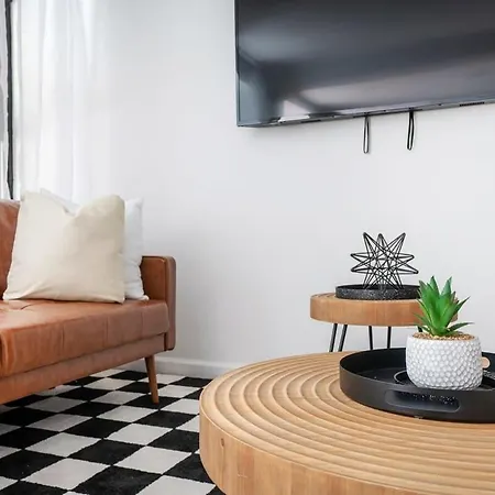 Apartment 91-1d 3br 2baths Duplex With A Private Back Yard - Gym *