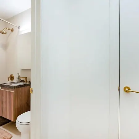 Apartment 52-3de Newly Renovated 2br Bth Midtown East *