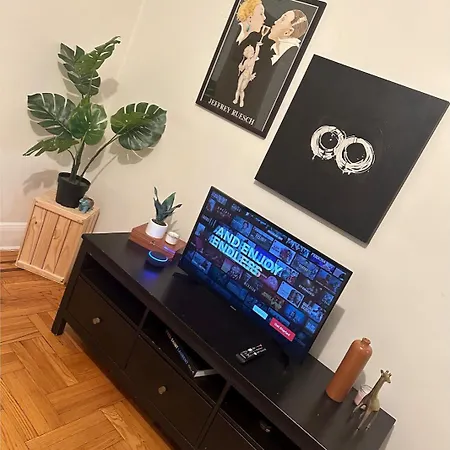 Apartment Sunnyside One Bedroom Apt