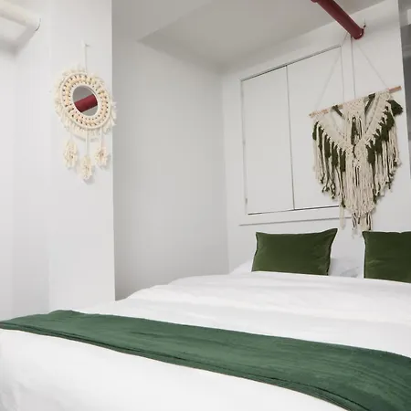 Comfy In Hell's Kitchen Guest house