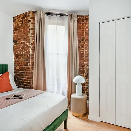 153-5a Charming 2br Les W D * New York