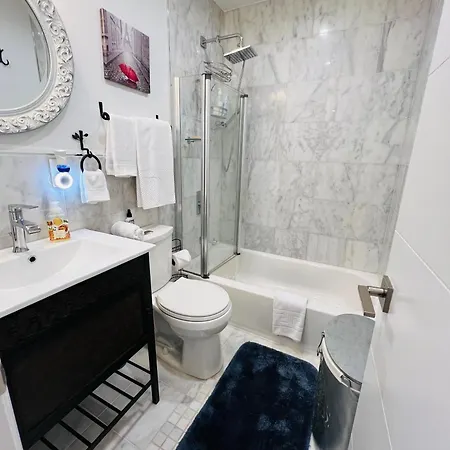 Eleni's Charming Apartment New York