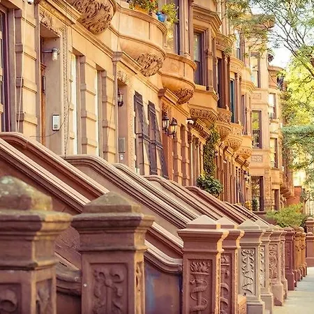 Entire Floor In A Charming Townhouse * New York