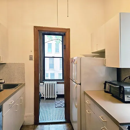Entire Floor In A Charming Townhouse *