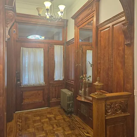 Entire Floor In A Charming Townhouse Homestay New York