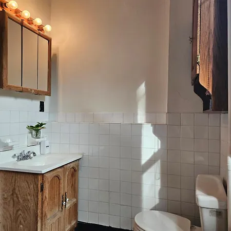 Entire Floor In A Charming Townhouse Homestay