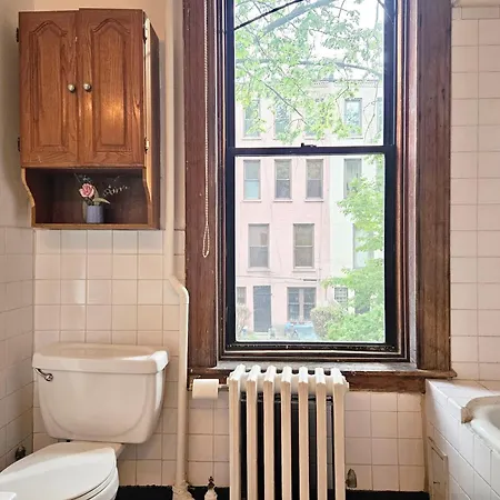 Homestay Entire Floor In A Charming Townhouse New York