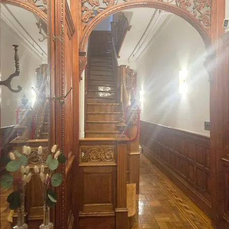Entire Floor In A Charming Townhouse * New York