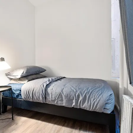Inspiring Urban Life, Times Square Apartment New York