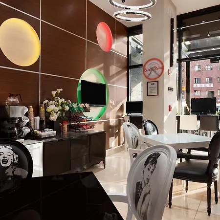 Howard Johnson Soho Hotel 3*