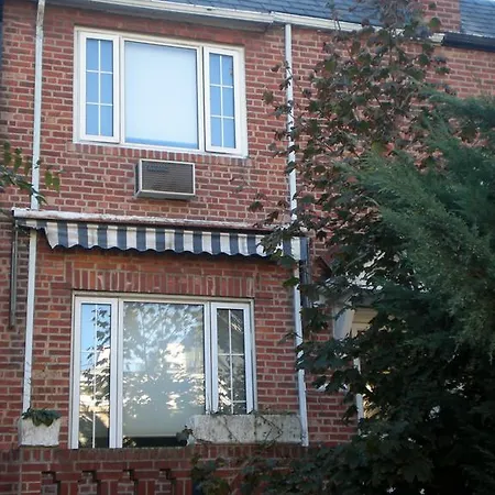 Astoria Queens Town House New York