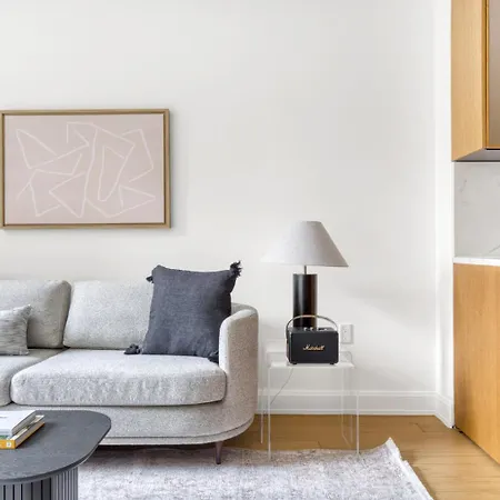 Midtown E 2br W Elevator Doorman Gym Nr Un Nyc-753 Apartment *