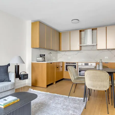 Apartment Midtown E 2br W Elevator Doorman Gym Nr Un Nyc-753 *